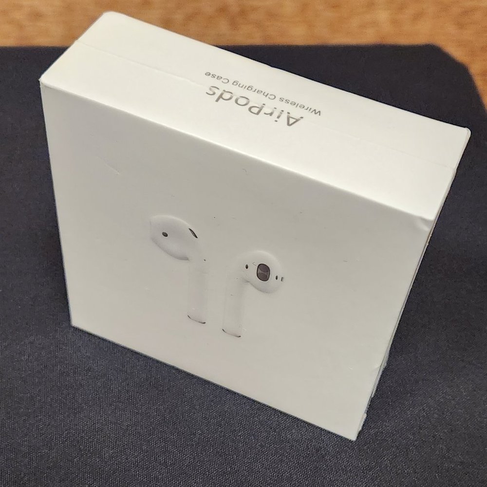 Apple Airpods 2 Generation w/ charging case